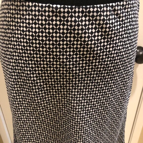 Ann Taylor A Line Skirt - Picture 3 of 6